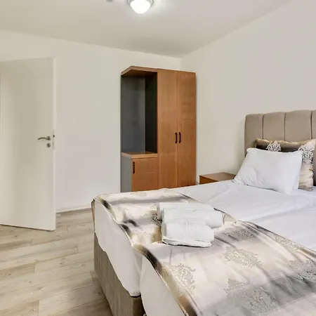 Cozy Nest, Cleaning Included Apartment *