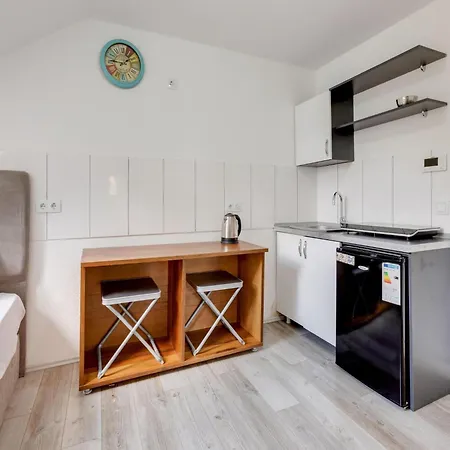 Cozy Nest, Cleaning Included Apartment *